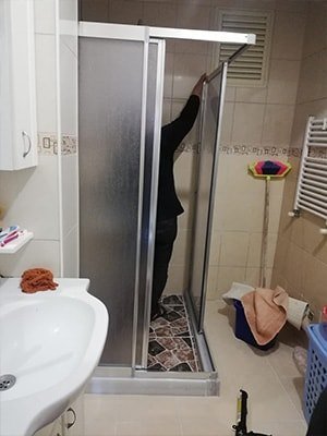 Mika-Kare-Dusakabin-10-min